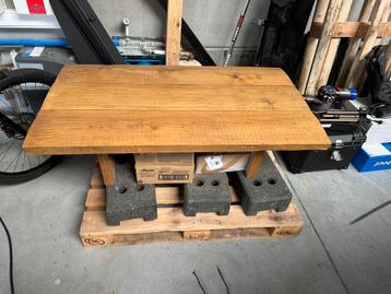 Eiken salontafel beschikbaar voor biedingen