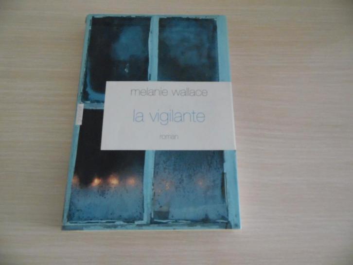 LA VIGILANTE         MELANIE WALLACE, Livres, Romans, Comme neuf, Amérique, Enlèvement ou Envoi