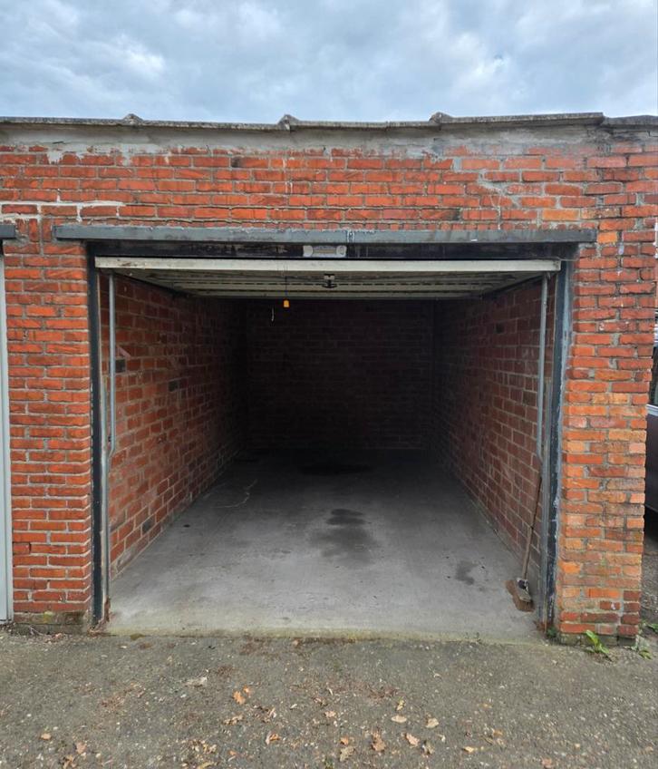 Hoboken: Ruime garagebox te huur, Immo, Garages & Places de parking