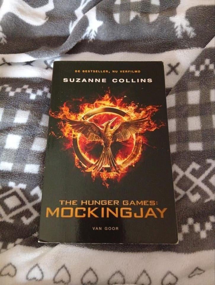 The hunger games: Mockingjay, Ophalen, Gelezen, Suzanne Collins