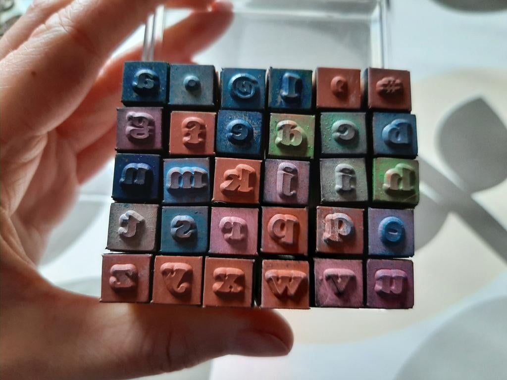 Stempels 26letters & 4 leestekens, Ophalen, Zo goed als nieuw