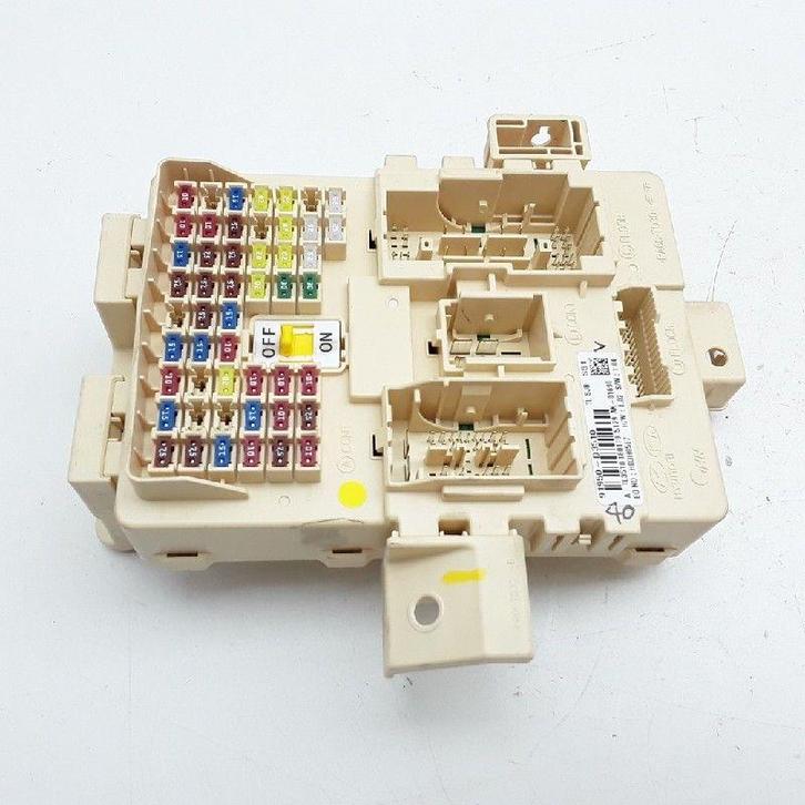 BOITIER FUSIBLES Hyundai Tucson (TL) (|91950D3510|), Autos : Pièces & Accessoires, Électronique & Câbles, Hyundai, Utilisé