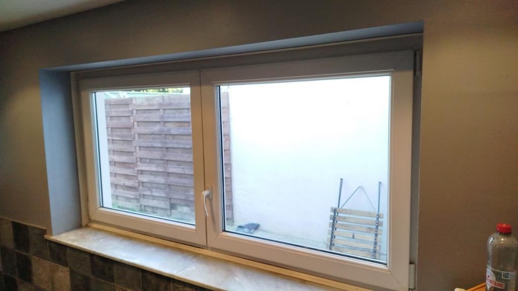 Fenêtre en PVC (blanche) - Double vitrage - 198,5 x 97 cm, Bricolage & Construction, Châssis & Portes coulissantes, Enlèvement