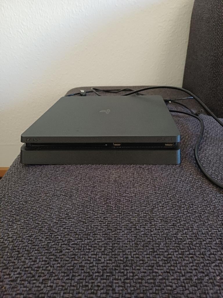 Mooi ps4 slim 500 gig opslag, Elektronische apparatuur, Overige elektronische apparatuur, Ophalen, Zo goed als nieuw