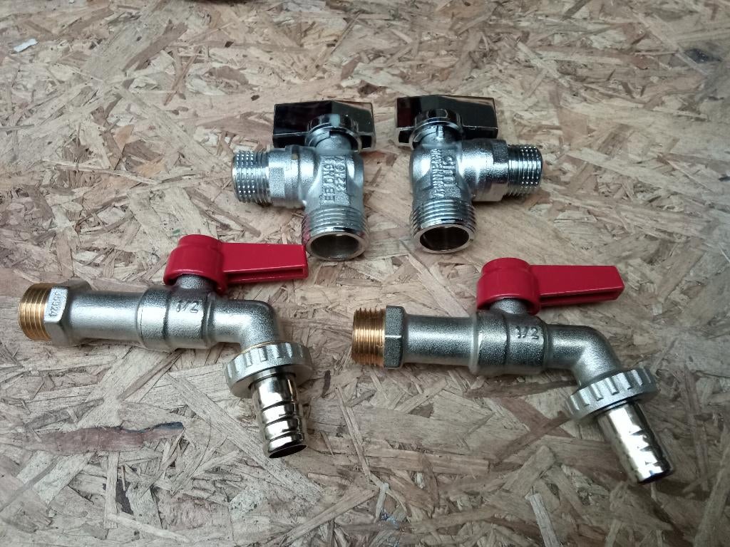 4  robinet neuf, Bricolage & Construction, Sanitaire, Enlèvement, Robinet