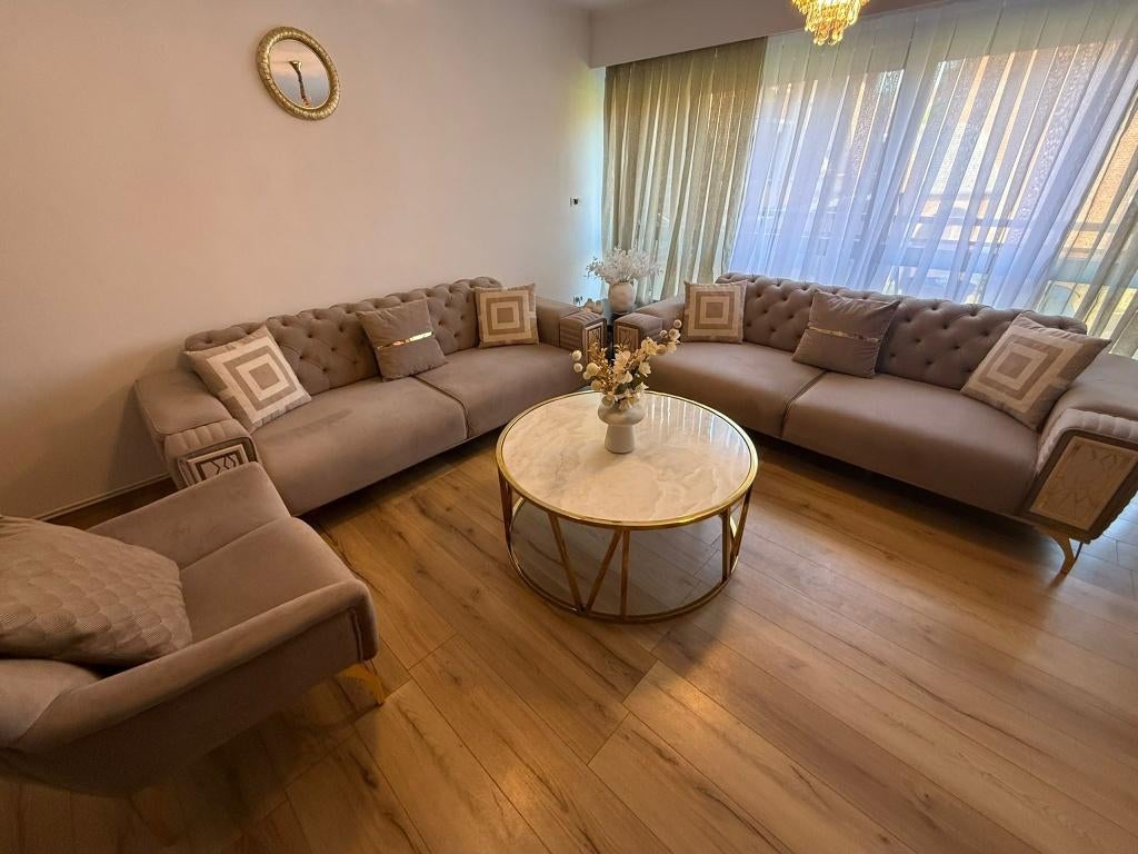 Salon capitonné couleur taupe, Enlèvement, Comme neuf