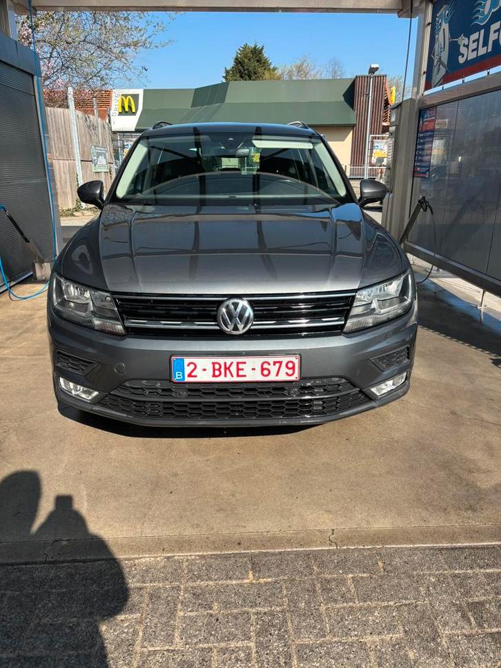 Tiguan, Auto's, Volkswagen, Particulier, Tiguan, Euro 6, Berline, 5 deurs, Handgeschakeld, Zilver of Grijs, Grijs, Leder en Alcantara