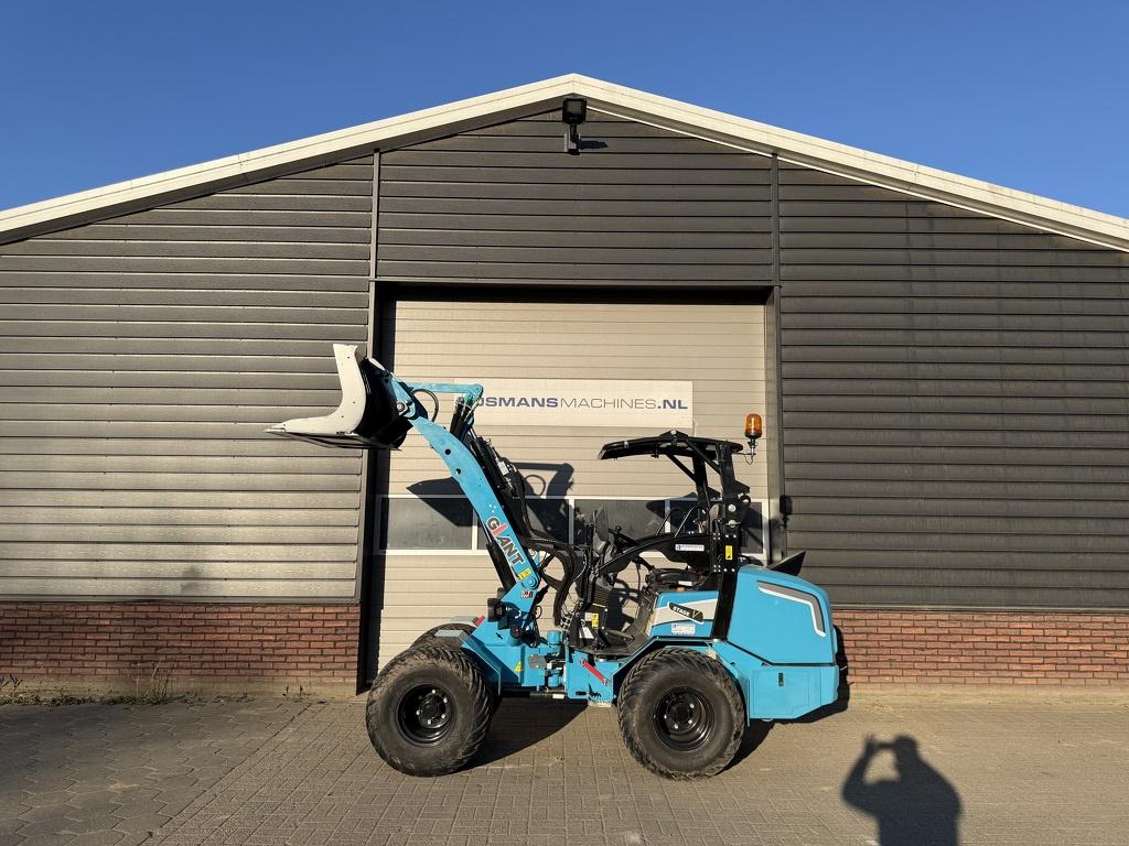 Giant G2700 X-TRA HD+ minishovel BJ 2024 1066 uur