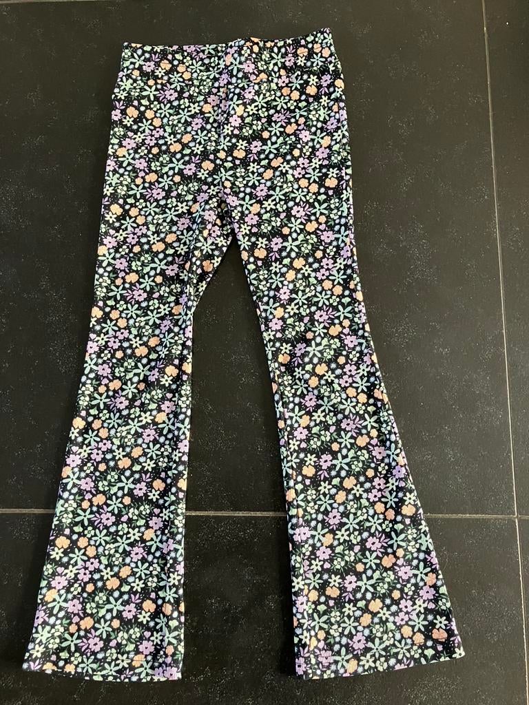 Luchtige zomerbroek - zwart met bloemetjes print - maat 116, Ophalen, Gebruikt, Meisje, Broek