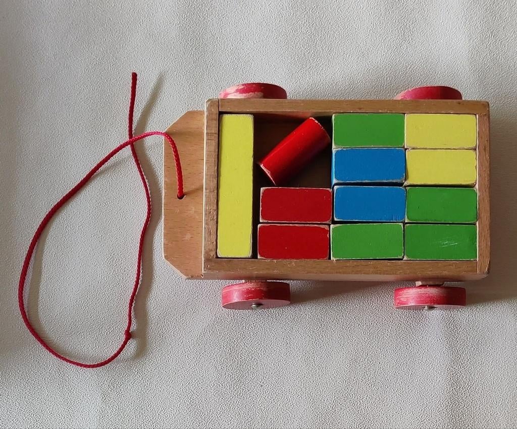 Houten karretje met blokjes L 23 cm, BR 16 cm en H 6, 5 cm., Ophalen, Gebruikt