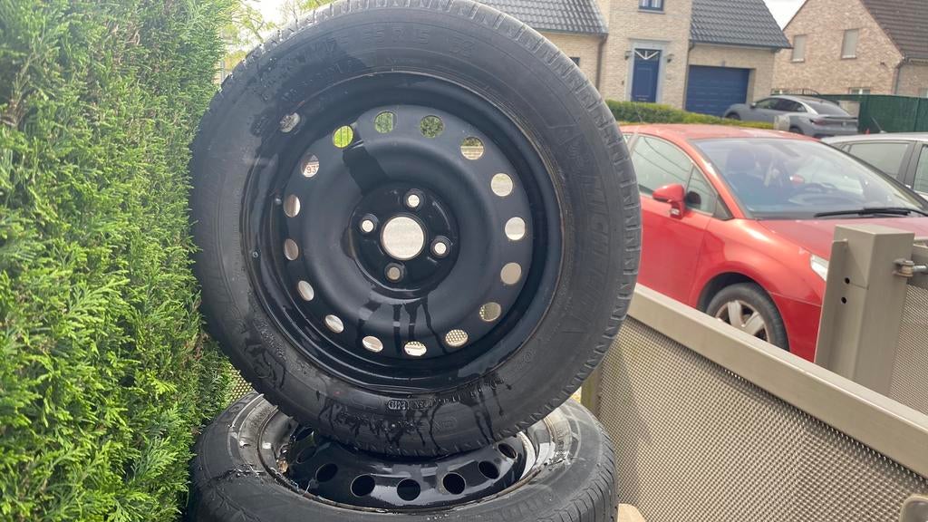 2 pneus michelin et 2 pneus Bridgestone à 80€ avec les jante, Autos : Pièces & Accessoires, Enlèvement