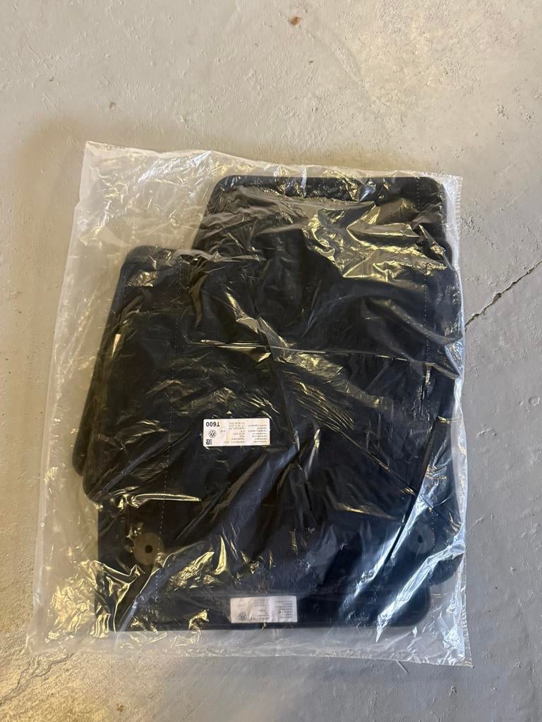 Tapis en velours tiguan 2016-2024, Autos : Divers, Tapis de voiture, Enlèvement, Neuf