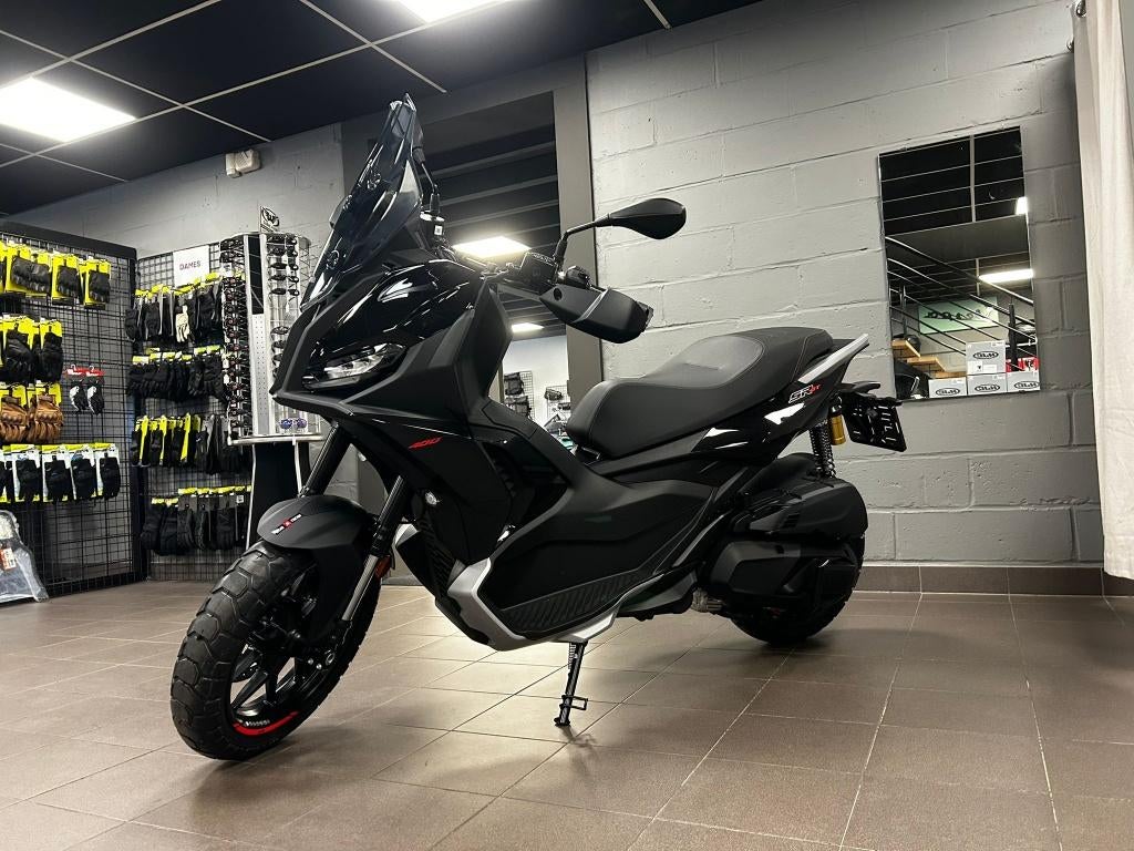 Nouvelle Aprilia SR-GT 400, Scooter, Entreprise, Contrôle de traction, Neuf
