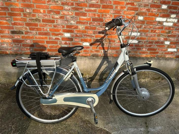Electrische gazelle plus fiets, Fietsen en Brommers, Fietsen | Dames | Damesfietsen, Zo goed als nieuw, Gazelle, Versnellingen