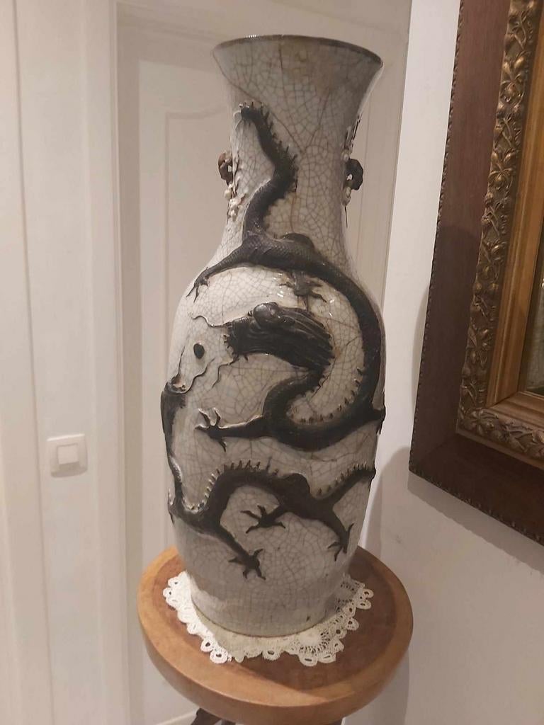 Vase chinois vintage craquelé de Nankin avec dragon. Vers 18, Antiquités & Art, Antiquités | Éclairage, Enlèvement ou Envoi