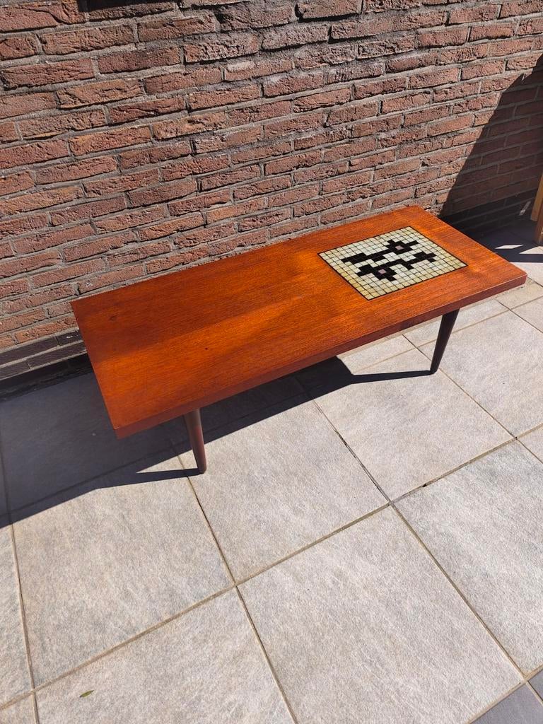 Table basse vintage en teck du milieu du siècle avec mosaïqu, Maison & Meubles, Tables | Dessertes, Enlèvement, Teck