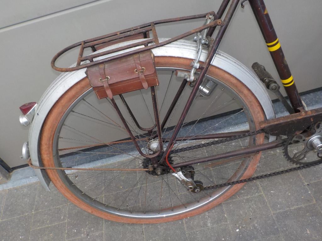 Antieke herenfiets, Ophalen