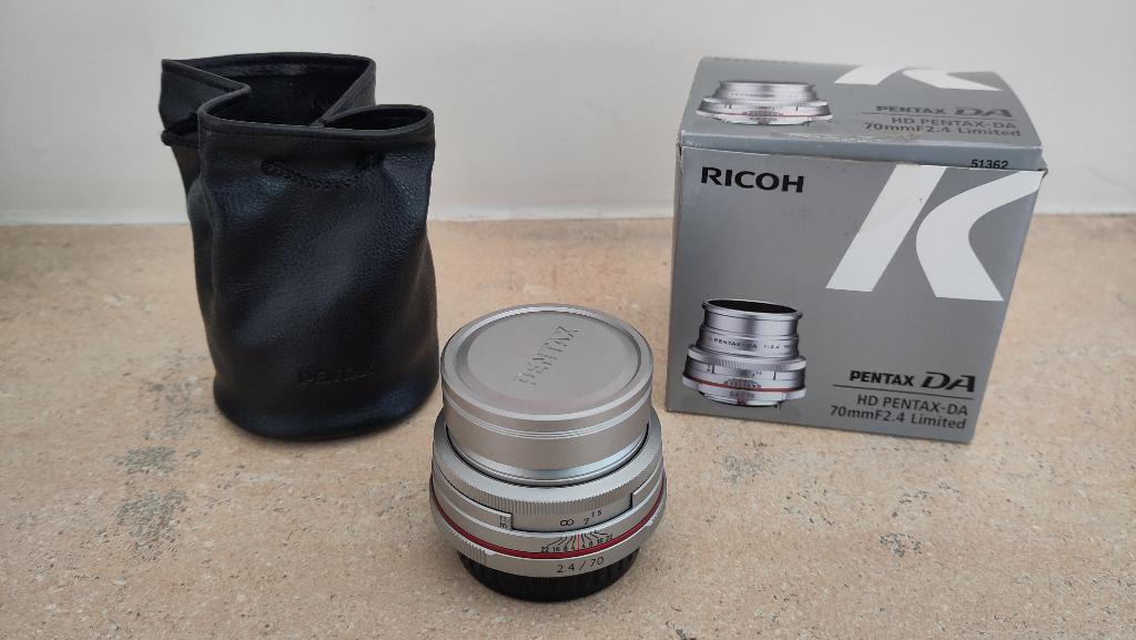 [VDS] HD Pentax-DA 77mm f/2.4 - Uitzonderlijke staat, Ophalen of Verzenden, Zo goed als nieuw, Standaardlens