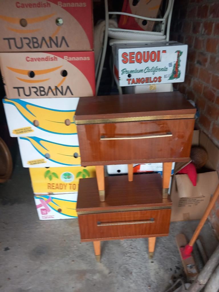 Zeer goed nacht kastjes, Ophalen