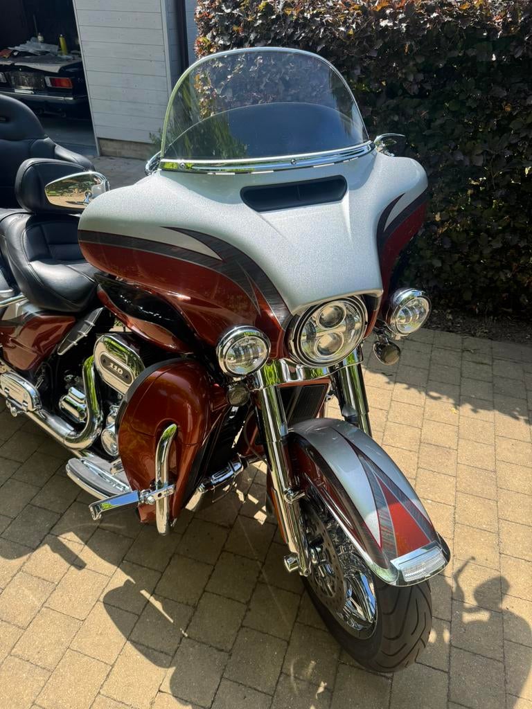 Harley Davidson CVO, Motos, Motos | Harley-Davidson, Particulier, Tourisme, plus de 35 kW, 2 cylindres, ABS, Transmission par cardan