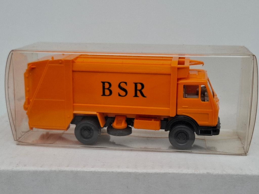 Camion poubelle Mercedes - Wiking 1/87, Envoi, Comme neuf, Bus ou Camion, Wiking