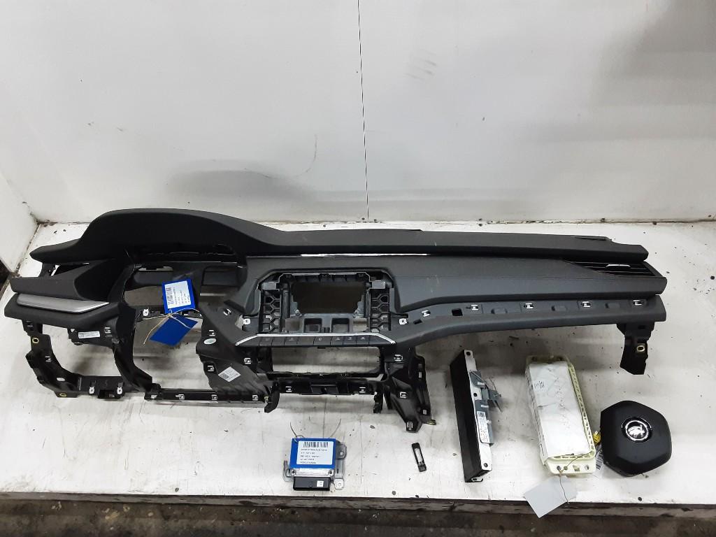 AIRBAG ENSEMBLE Skoda Octavia (NXAA) (01-2020/-), Autos : Pièces & Accessoires, Utilisé, Skoda