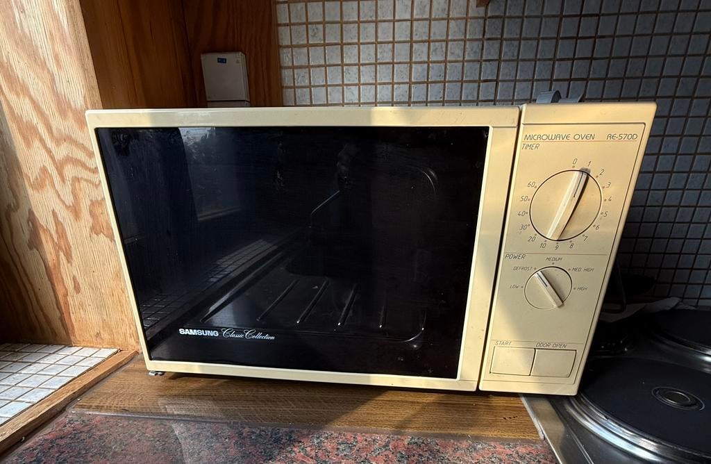 Four à micro-ondes Samsung, Electroménager, Enlèvement, Utilisé, Micro-ondes, Plaque tournante