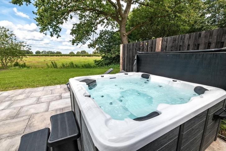 NOUVELLE baignoire spa Maxicuzzi Yayago, Hobby & Loisirs créatifs, Hobby & Loisirs Autre, Neuf, Envoi