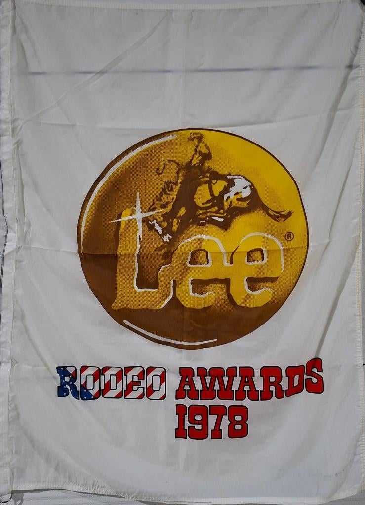 Drapeaux Lee en nylon, 2 pièces, 69 x 99 cm, Collections, Marques & Objets publicitaires, Utilisé, Panneau publicitaire, Enlèvement ou Envoi