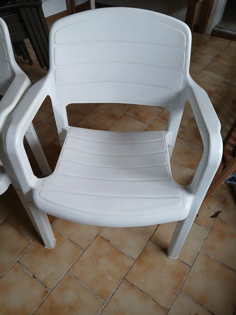 4 plastic stoelen in goed staat, Enlèvement, Plastique