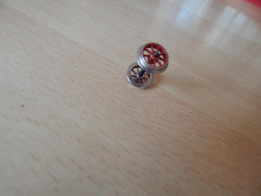 DC wielas met rode spaken eenzijdige isolatie voor wagon, Gelijkstroom, Wagon, Ophalen of Verzenden, Zo goed als nieuw