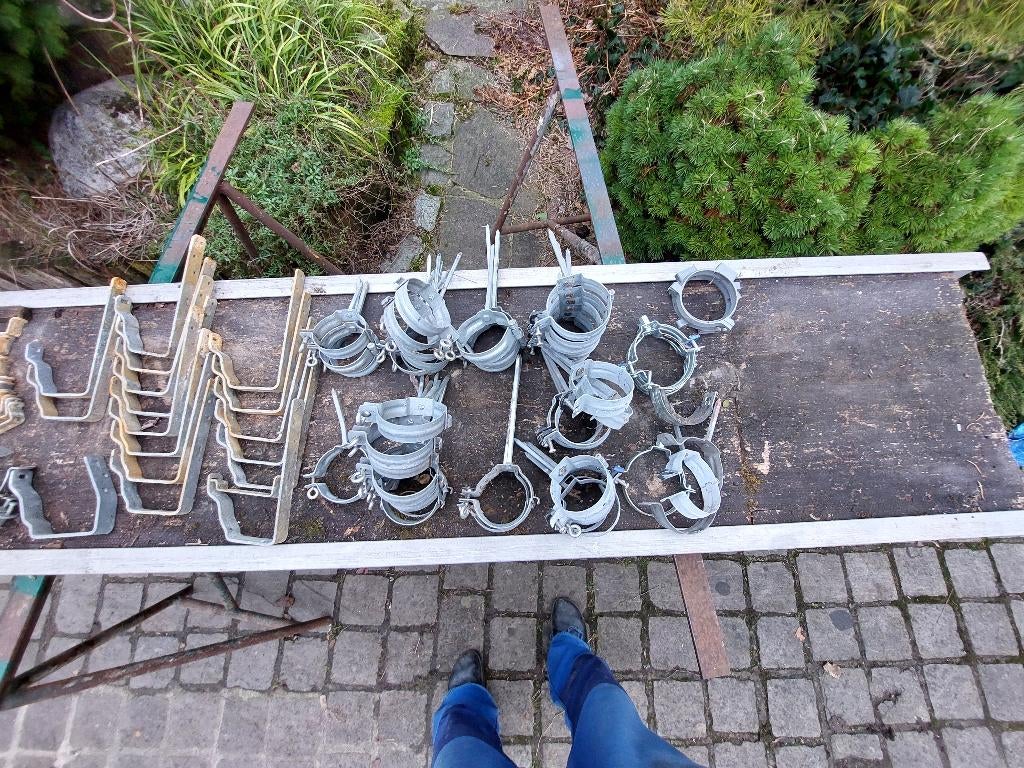 Lot d'attaches de gouttières, Bricolage & Construction, Enlèvement, Comme neuf, Gouttière