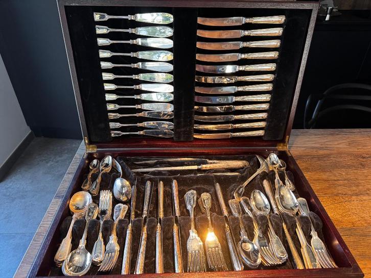 Ménagère 12 personnes couverts en inox, Maison & Meubles, Cuisine | Couverts, Utilisé, Ensemble de couverts, Inox ou Chrome, Résiste au lave-vaisselle
