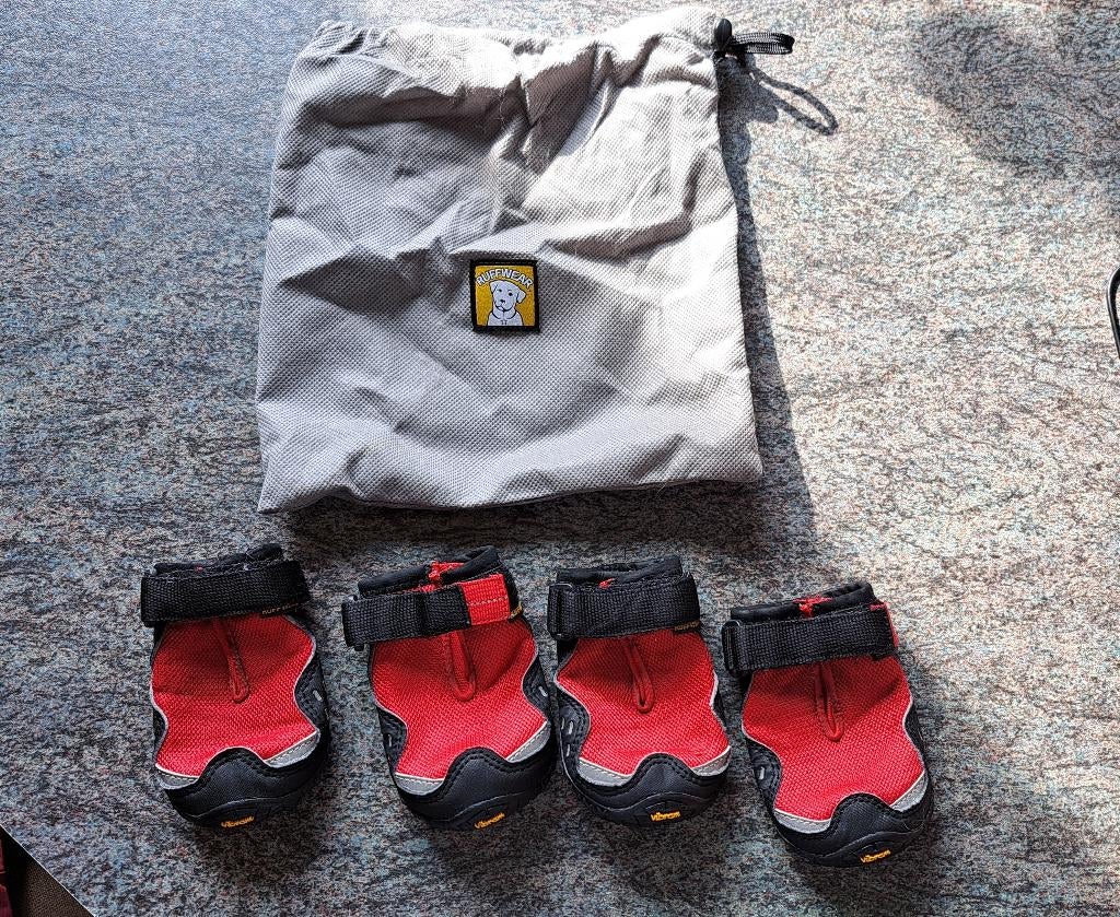 Hondenschoentjes Ruffwear Grip Trex Boots - nieuwstaat, Dieren en Toebehoren, Hondenkleding, Nieuw, Hondenschoenen, Ophalen of Verzenden