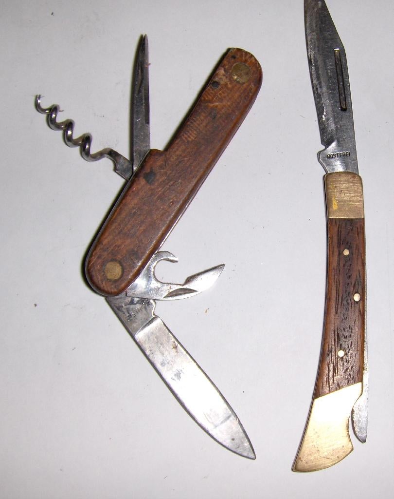 2 rostfrei trés ancien manche bois et finition laiton ., Antiquités & Art, Enlèvement ou Envoi