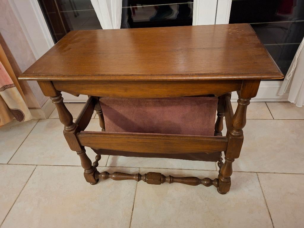 Petite table - porte journeaux, Enlèvement, Utilisé