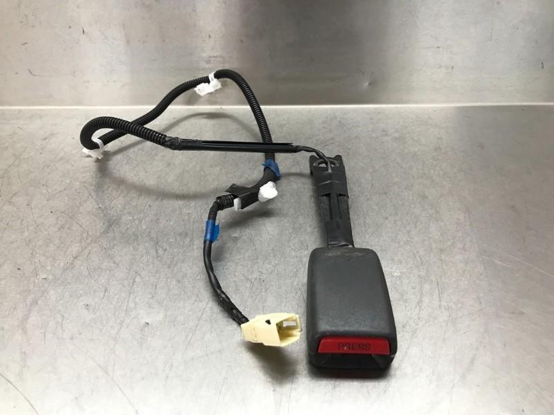 BOUCLE DE CEINTURE DE SECURITE AVANT GAUCHE Urban Cruiser, Utilisé, Toyota