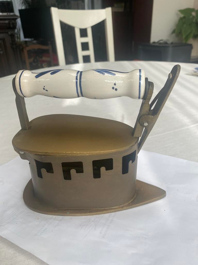 antieke koperen strijkijzer met keramische handgreep, Antiek en Kunst, Ophalen of Verzenden