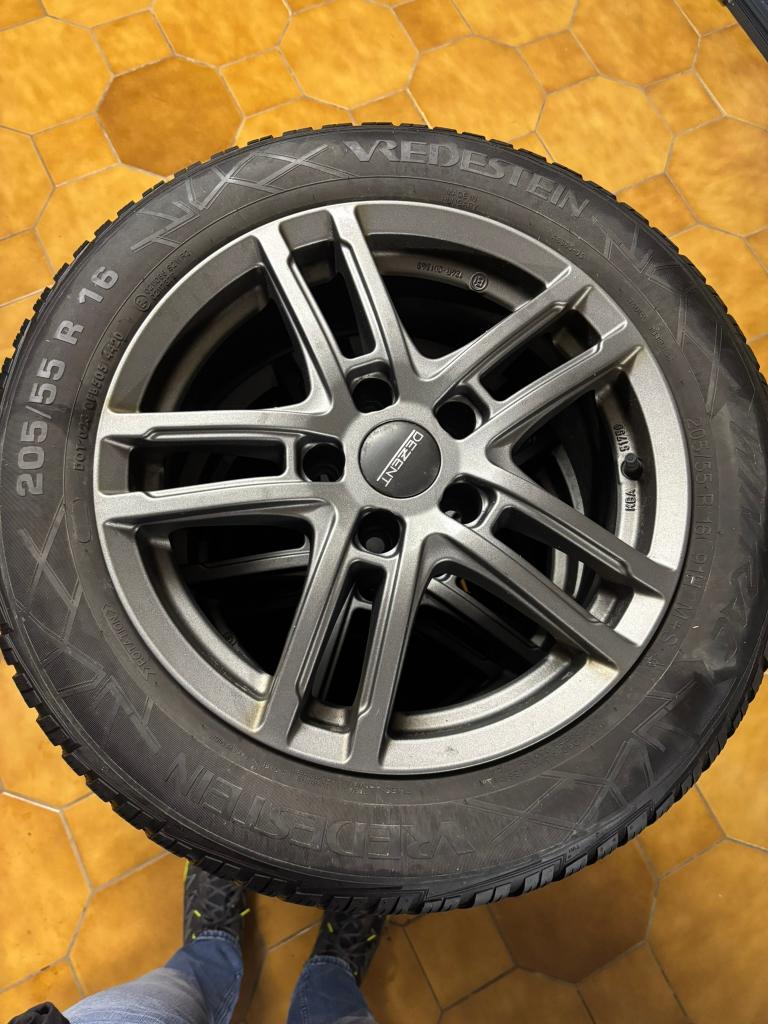 Jantes Dezent avec pneu hiver - 205/55 R16, Autos : Pièces & Accessoires, Pneus et Jantes, Pneus hiver, 16 pouces, Véhicule de tourisme