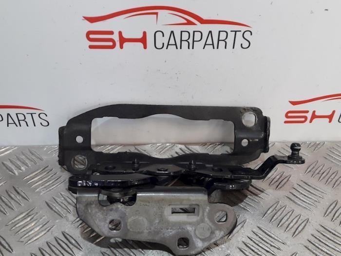 Charnière capot d'un Mercedes C-Klasse, Autos : Pièces & Accessoires, Autres pièces automobiles, Mercedes-Benz, Utilisé, 3 mois de garantie