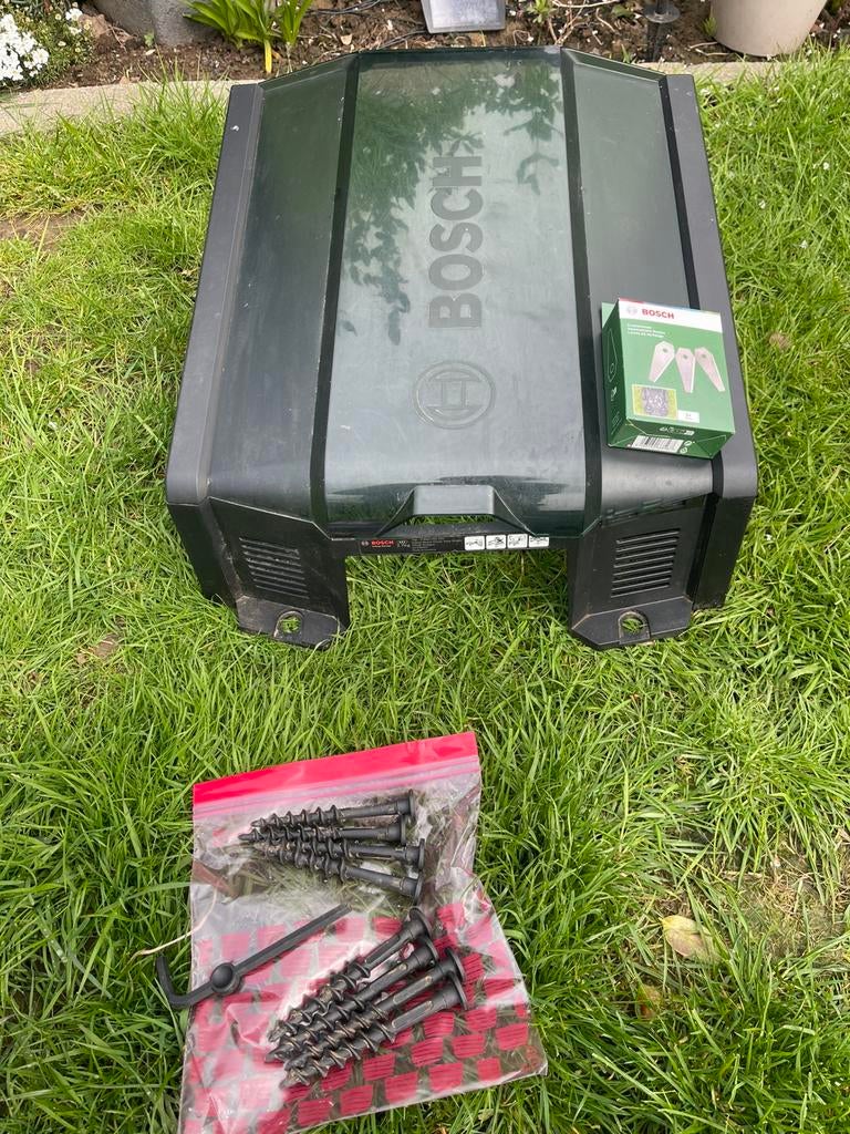 Garage voor de Bosch Indego robotmaaier, Ophalen, Zo goed als nieuw