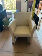 2 zetels in cremekleur lederlook op wieltjes, Huis en Inrichting, Ophalen, Zo goed als nieuw, Twee