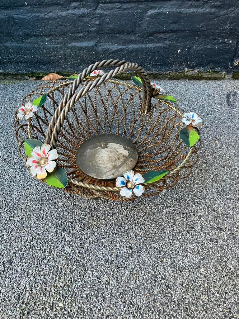 Vintage metalen mand met bloemen Decoratief, Antiek en Kunst, Ophalen