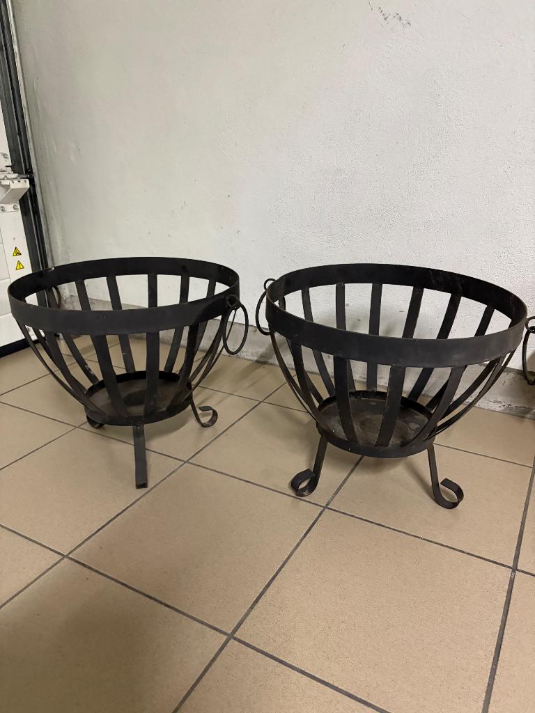 2 vuurkorven, Ophalen