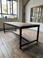 Industriële hardhouten tafel, met zwart metalen onderstel, Comme neuf, 100 à 150 cm, Enlèvement, Rectangulaire