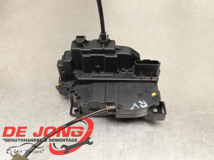 Serrure portière mécanique 2portes droite d'un Renault Mas, Autos : Pièces & Accessoires, Renault, -, 3 mois de garantie, Utilisé