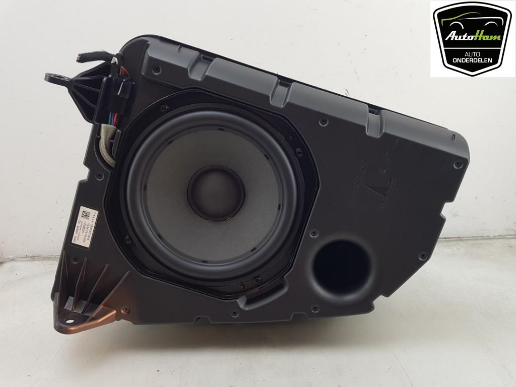 SUBWOOFER Tesla Model Y (5YJY) (01-2019/-) (|165626700B|), Germany_Sales@tesla.com, Gebruikt, Overige automerken, Ludwig-Prandtl-Straße 27 - 29
12526  Berlin, DE