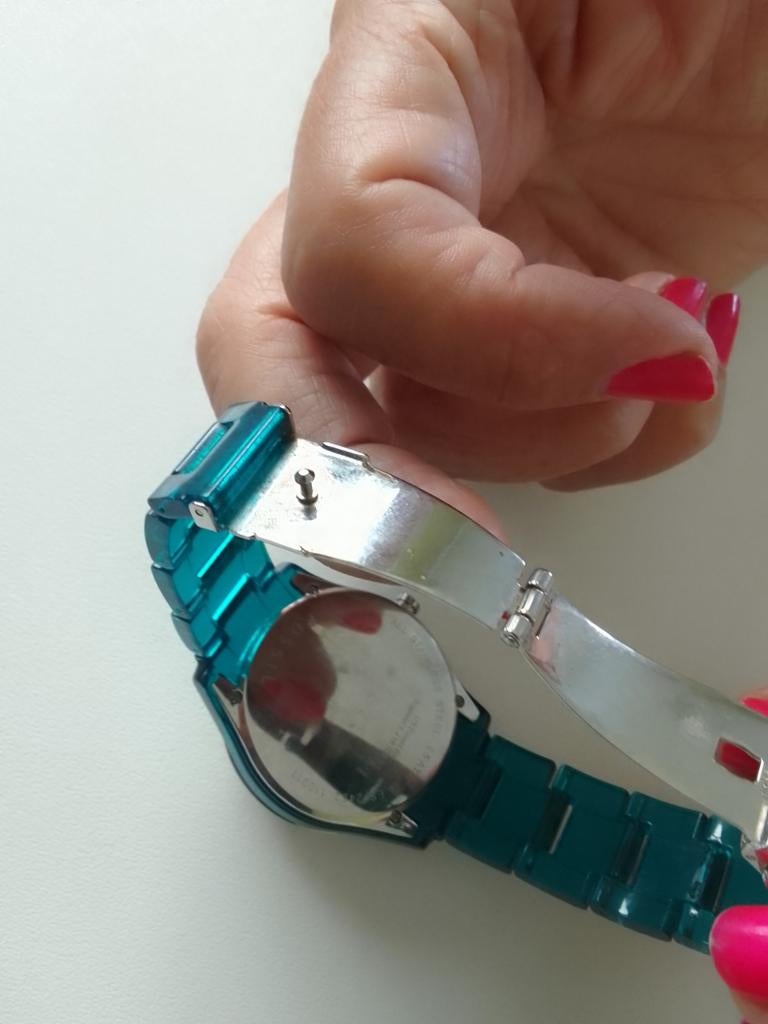 Nieuw uurwerk met doosje prijs 12 euro cash betalen bij verk, Ophalen