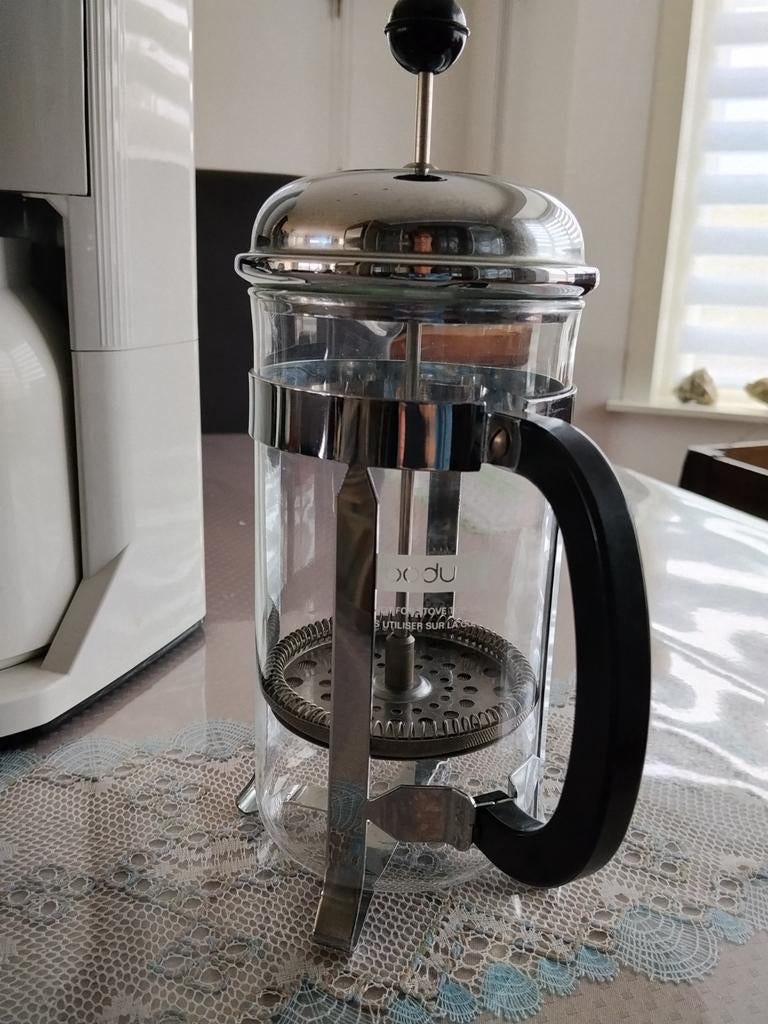French koffie/thee press Bodum, Ophalen, Gemalen koffie