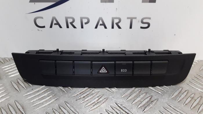 Commutateur éclairage d'urgence d'un Mercedes A-Klasse, Autos : Pièces & Accessoires, Tableau de bord & Interrupteurs, Mercedes-Benz